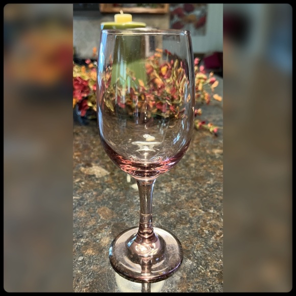 Libbey-Vintage ‘Premier’ Pink Rose Blush Wine Glasses - Picture 2 of 4